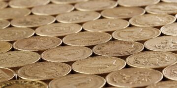 Experts Predict Major Economic Shift: What It Means for Your Finances in 2023