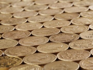 Experts Predict Major Economic Shift: What It Means for Your Finances in 2023